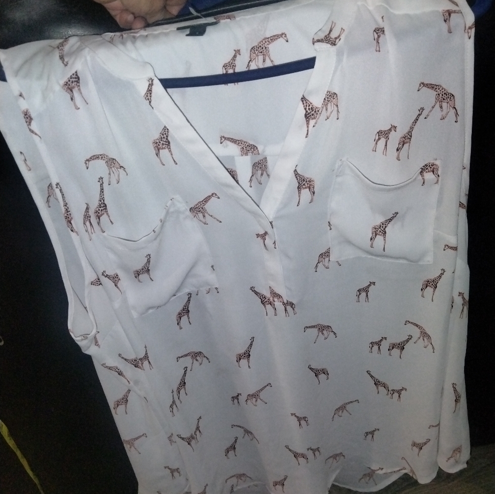 Sleeveless blouse with giraffes by Torrid size 3 Harper - Picture 3 of 3